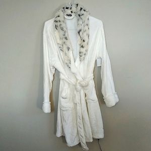 NWT Adore Luxury Ardour  Robe